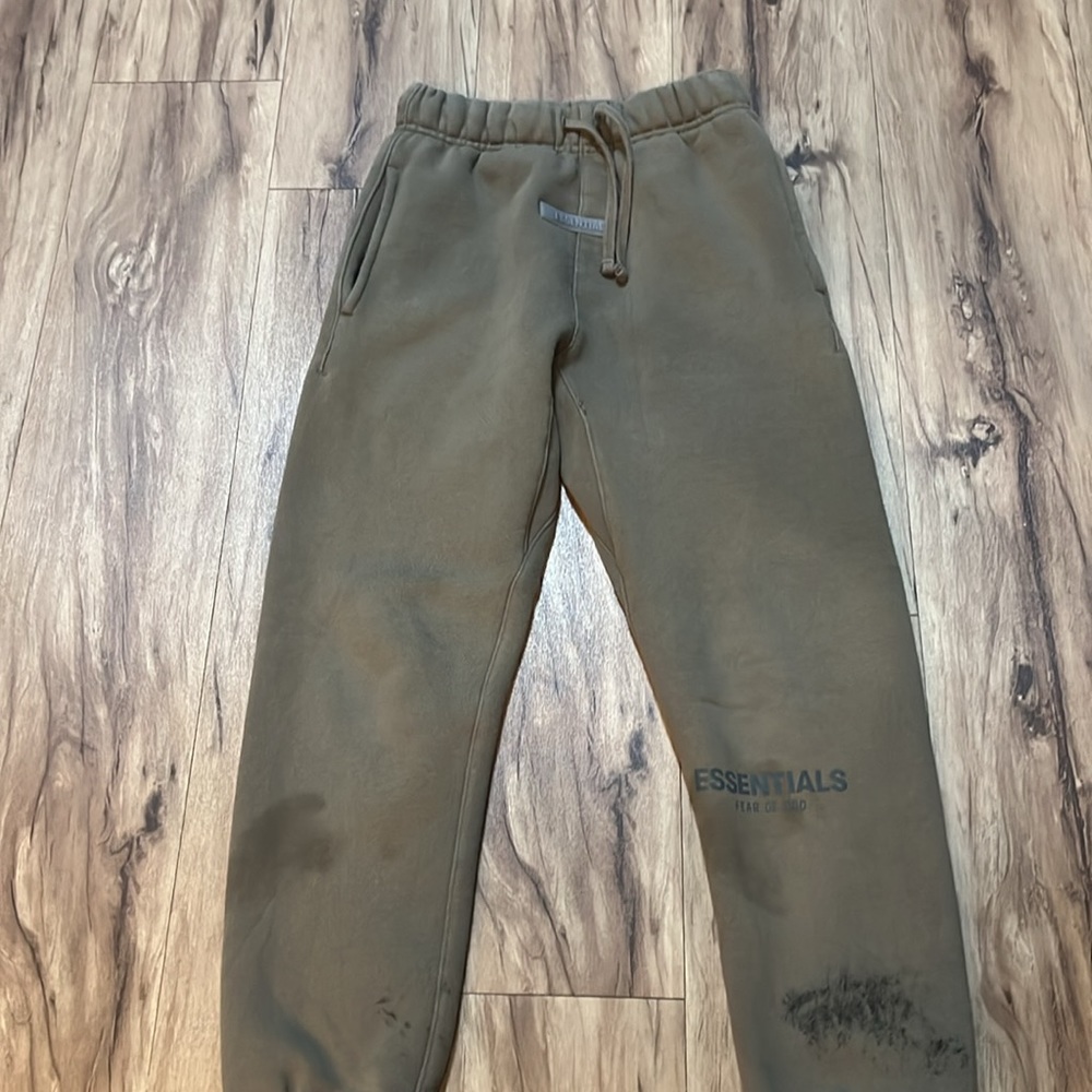 Essentials sweatpants for your kiddo size 8❤️👍🏼🥰 - Picture 5 of 5